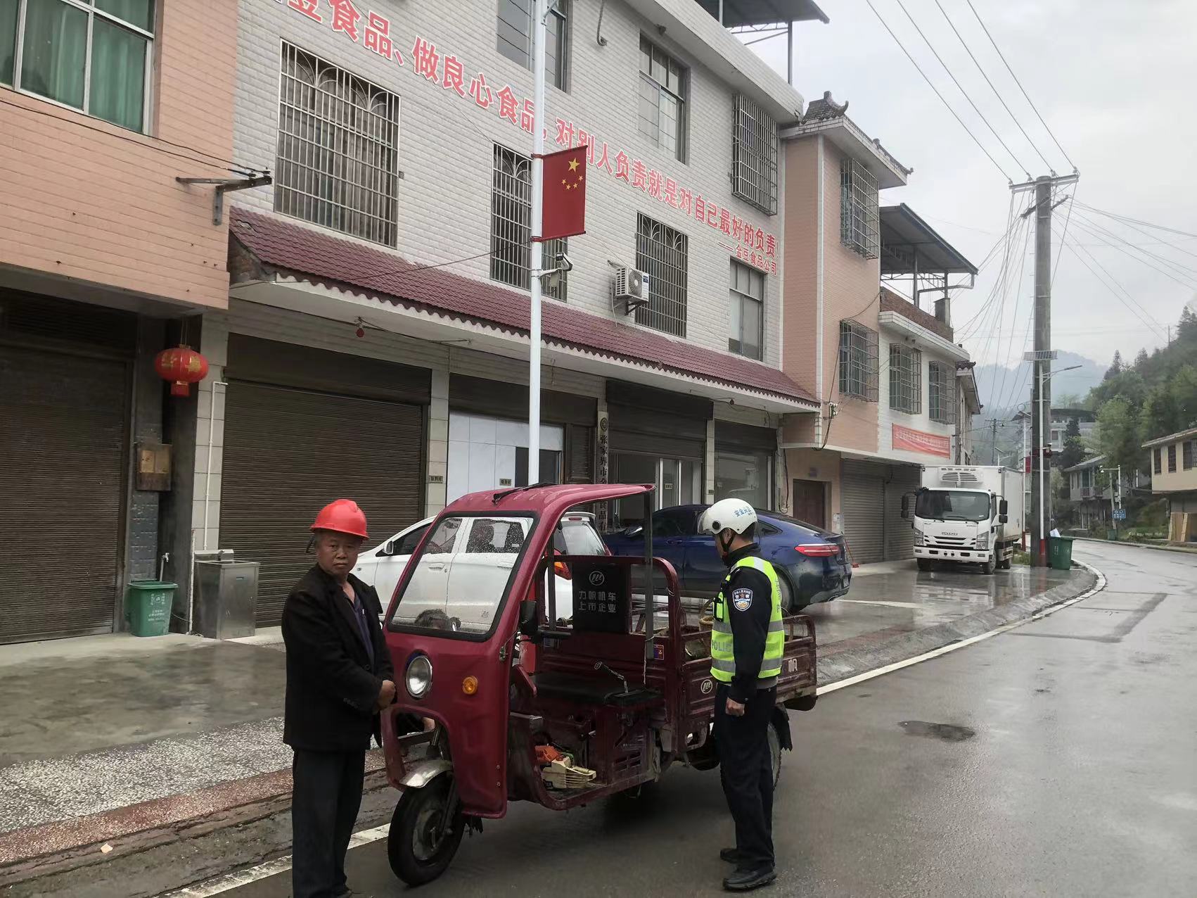 上河溪乡：联合执法根除交通顽疾