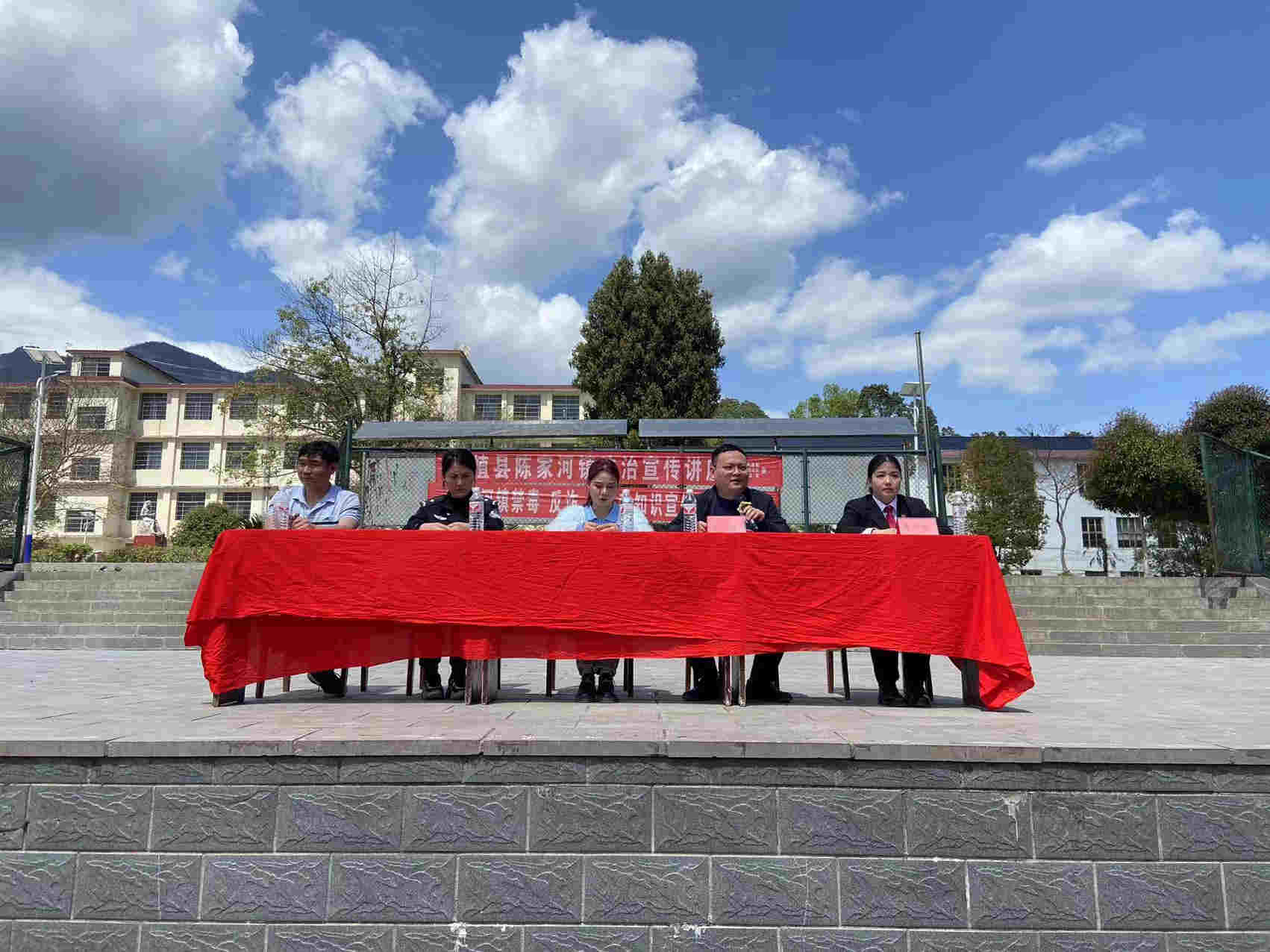 陈家河镇走进学校开展道路交通安全宣传