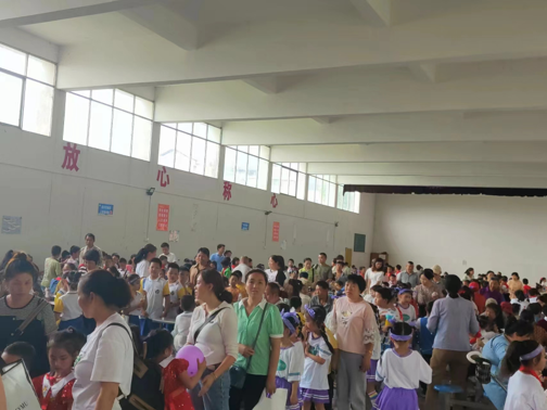 瑞塔铺小学举行“食堂开放日”活动