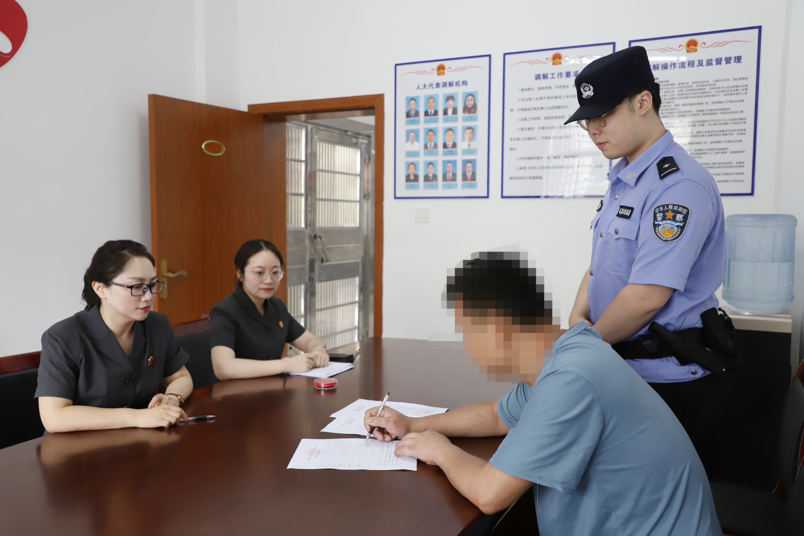 桑植县法院发出全市首份家庭教育责任告知书
