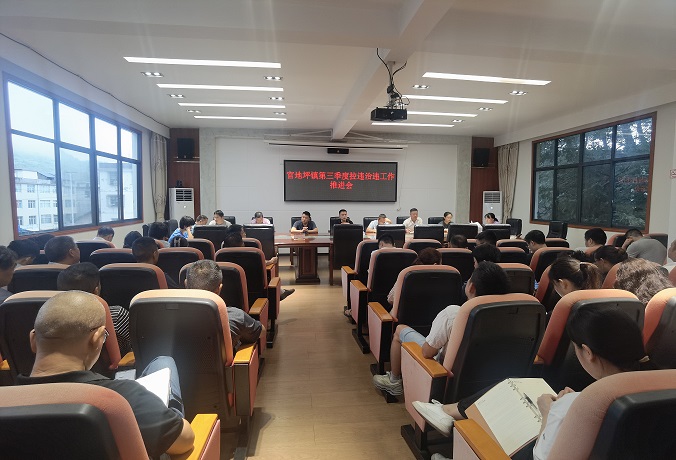 控违治违丨官地坪镇：控违治违坚持“常抓不懈 紧咬不松”