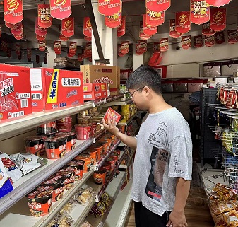 上河溪乡推动食品销售主体落实“日管控、周排查、月调度”工作制度