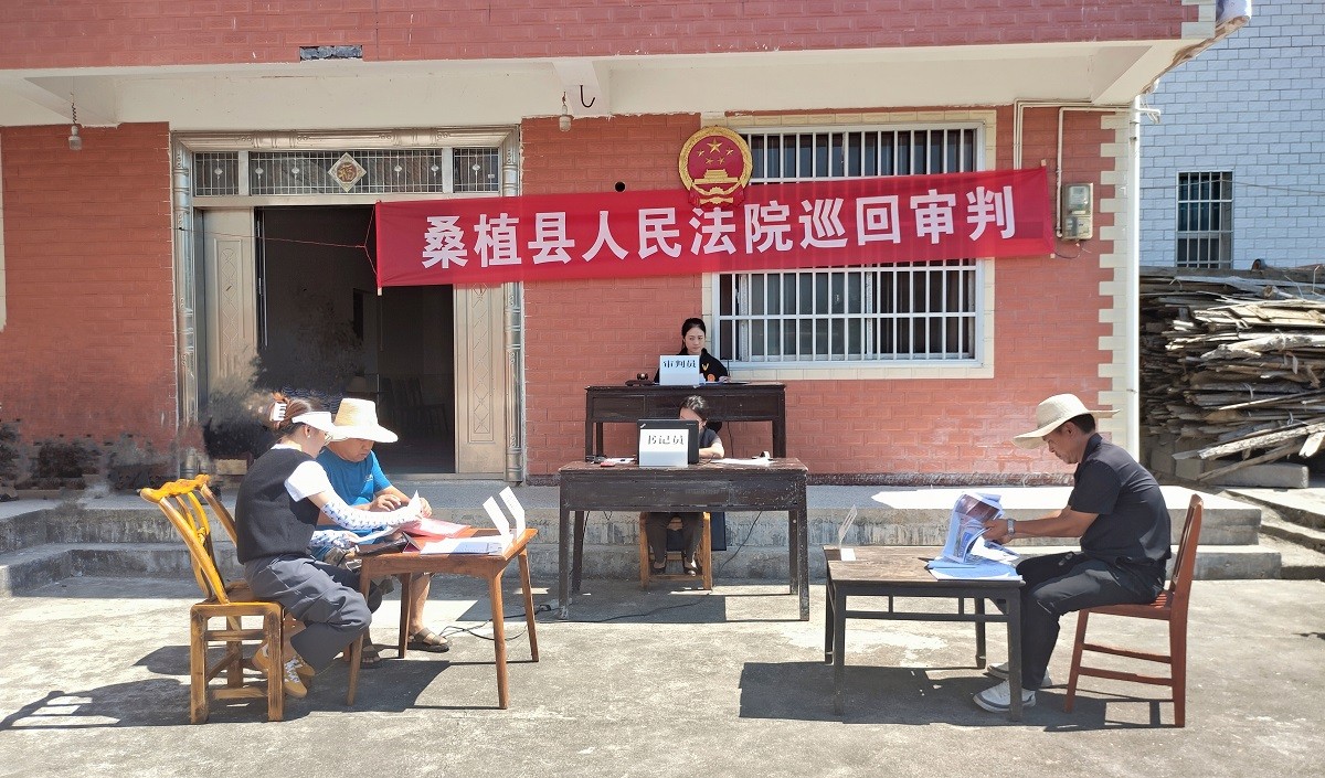 县人民法院巡回审判：历经11个小时  圆满调解一起相邻纠纷