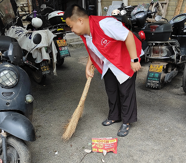 桑植县机关事务服务中心开展城市清洁活动