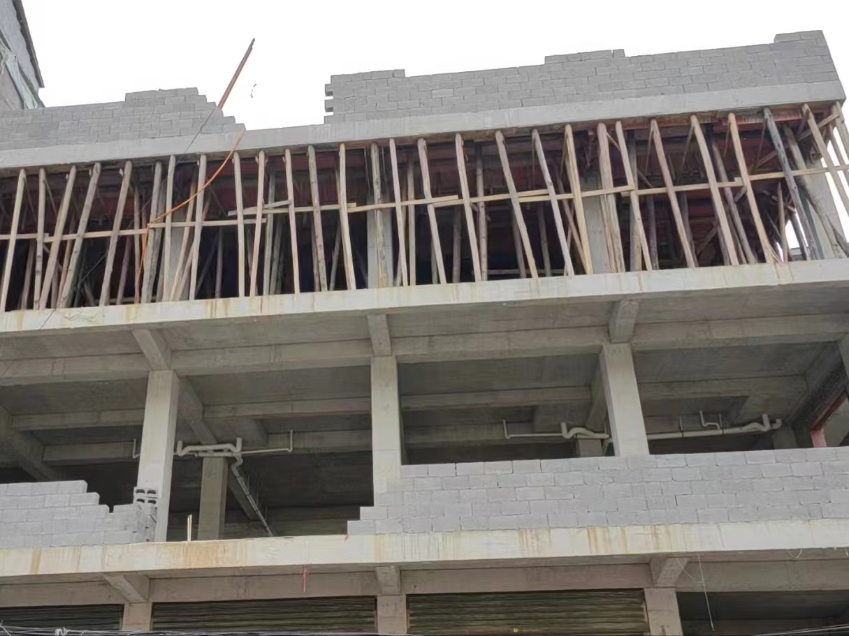 控违治违 | 违建“零容忍”！陈家河镇一自建房违规加层被依法拆除