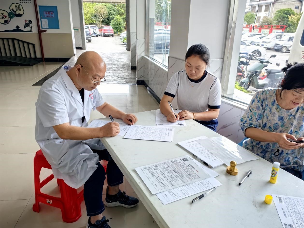 县总医院瑞塔铺镇分院组织开展无偿献血活动