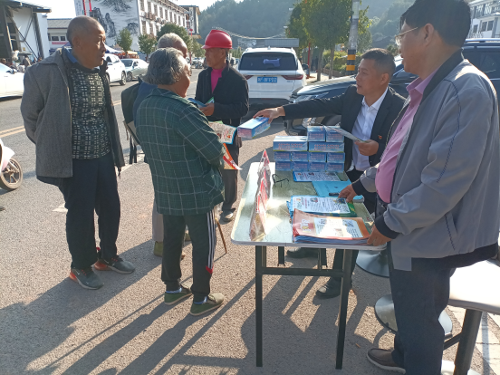 洪家关白族乡开展“扫黄打非”集中宣传活动