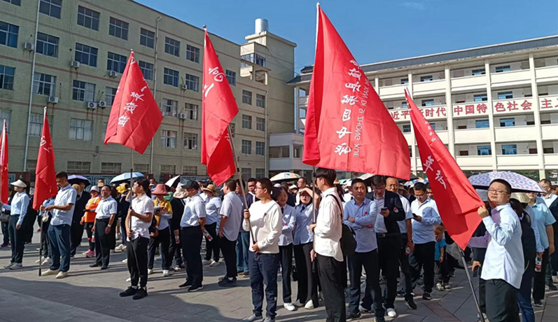 桑植四中：重走长征路 缅怀革命情
