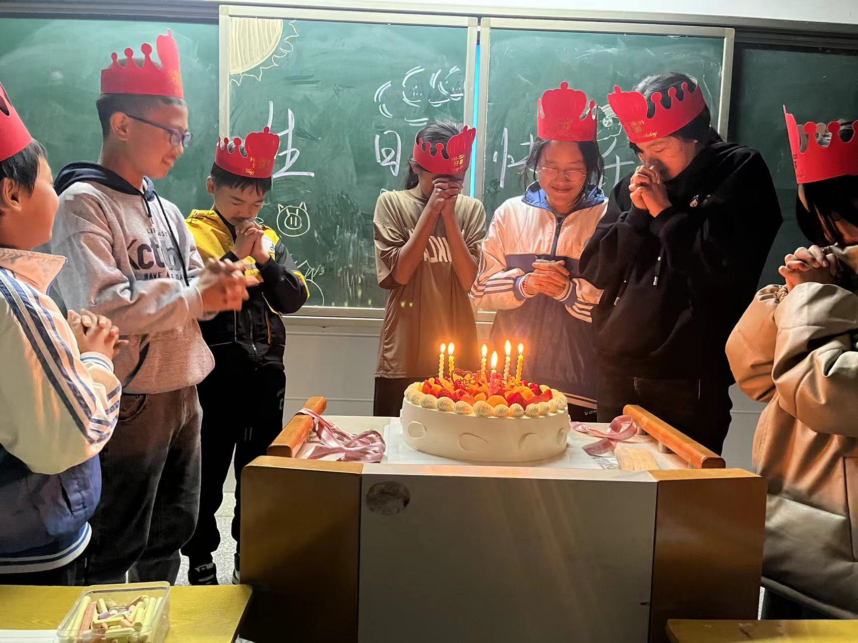 桑植县芙蓉学校：集体生日会 因爱更温暖