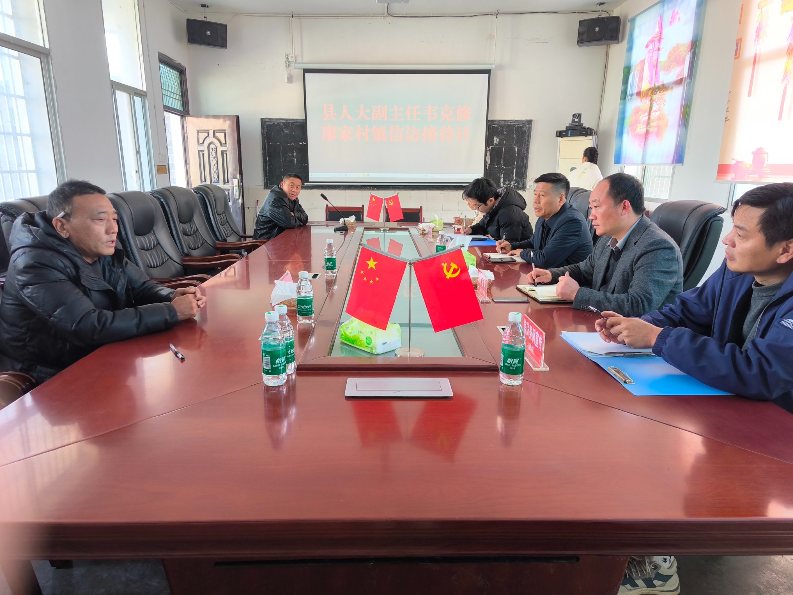 韦克修来廖家村镇开展“信访接待日”活动