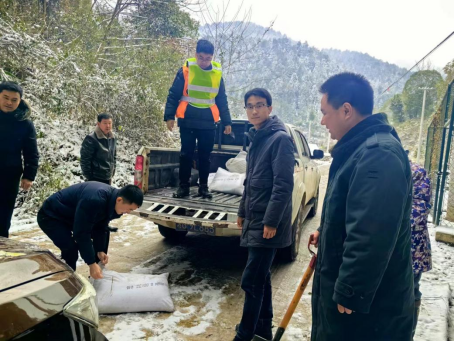 芙蓉桥白族乡：除雪保畅守护道路安全
