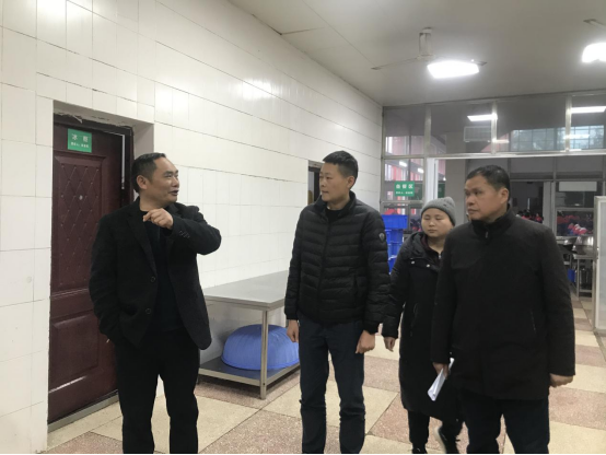 洪家关白族乡：检查校园食品安全 护航“开学第一餐”