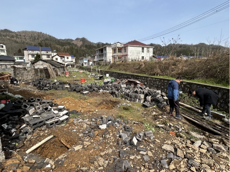 控违治违丨八大公山镇：手续严审批  到场多查看  控违有成效