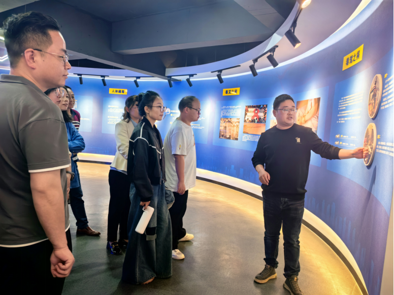 桑植县委党校科级干部进修班走进县禁毒教育基地参观学习