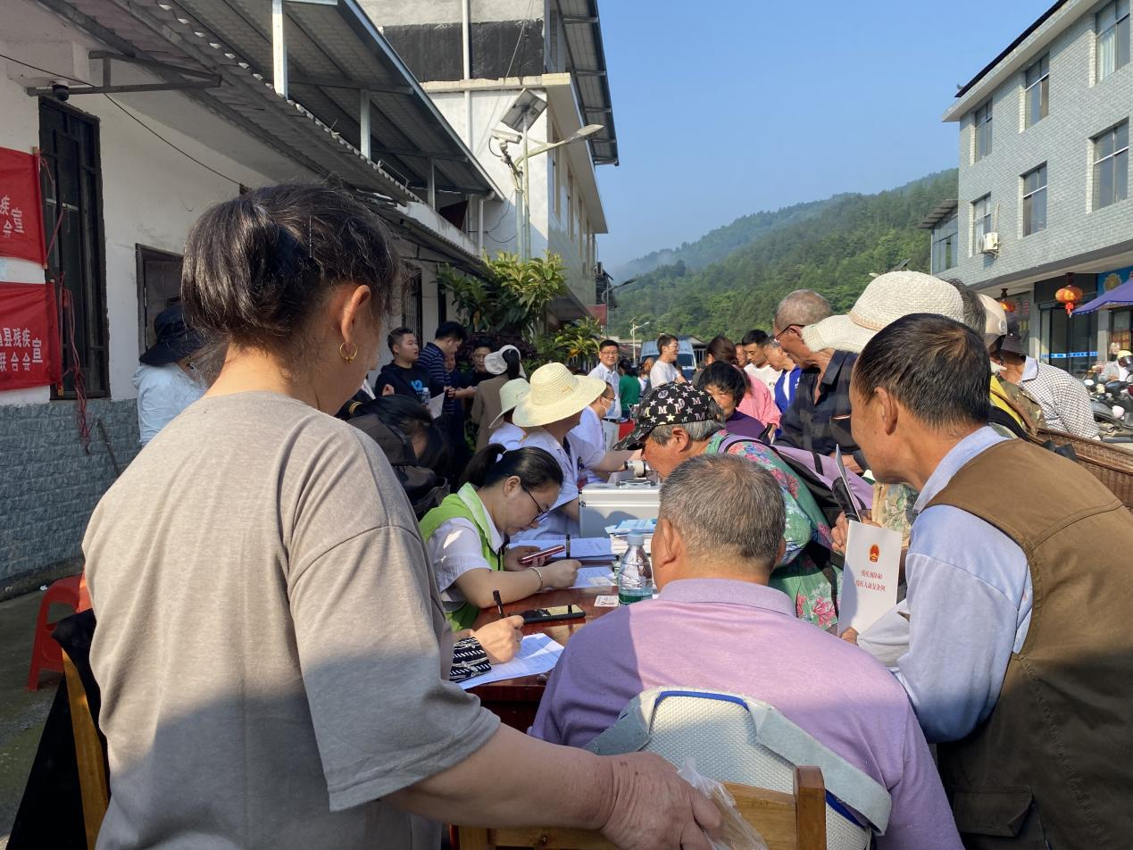 桑植县政务服务中心：“移动政务”为群众提供高效便捷的政务服务