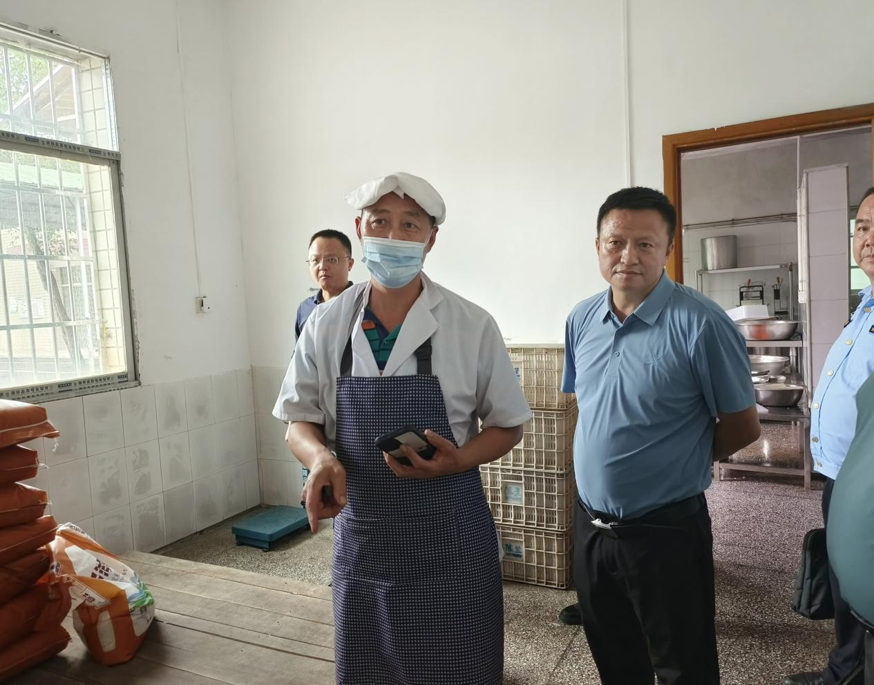 县市场监管局：开展食品安全领域群众身边不正之风和腐败问题集中整治 