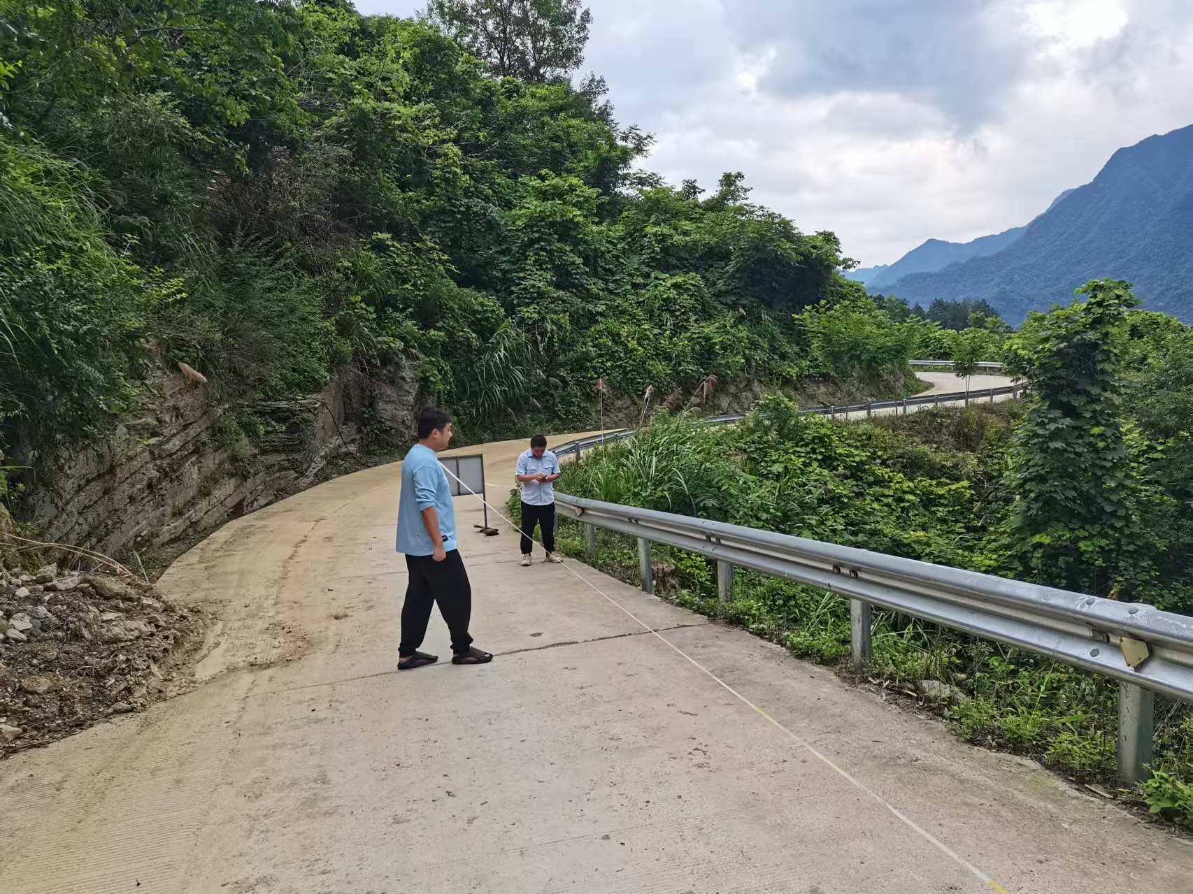 竹叶坪乡：多措并举护好农村公路