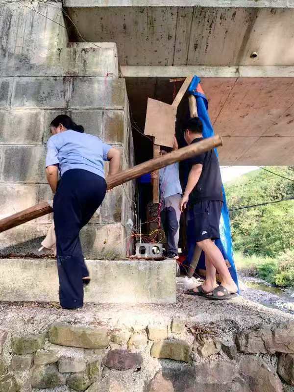 控违治违丨瑞塔铺镇：拆除违建棚  入住“阳光院”