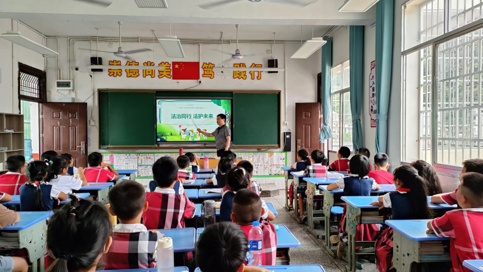 桑植县澧源镇第一小学“学宪法讲宪法”活动掀起热潮