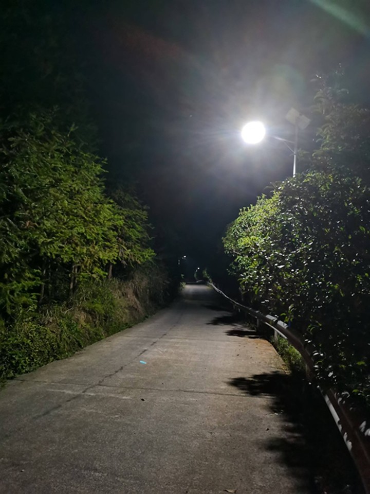 路灯盏盏暖民心  照亮乡村振兴路