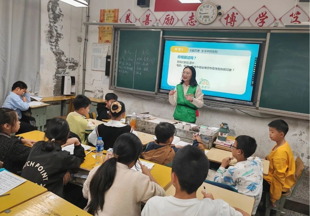 瑞塔铺镇：借力公益组织 凝聚“护蕾”合力