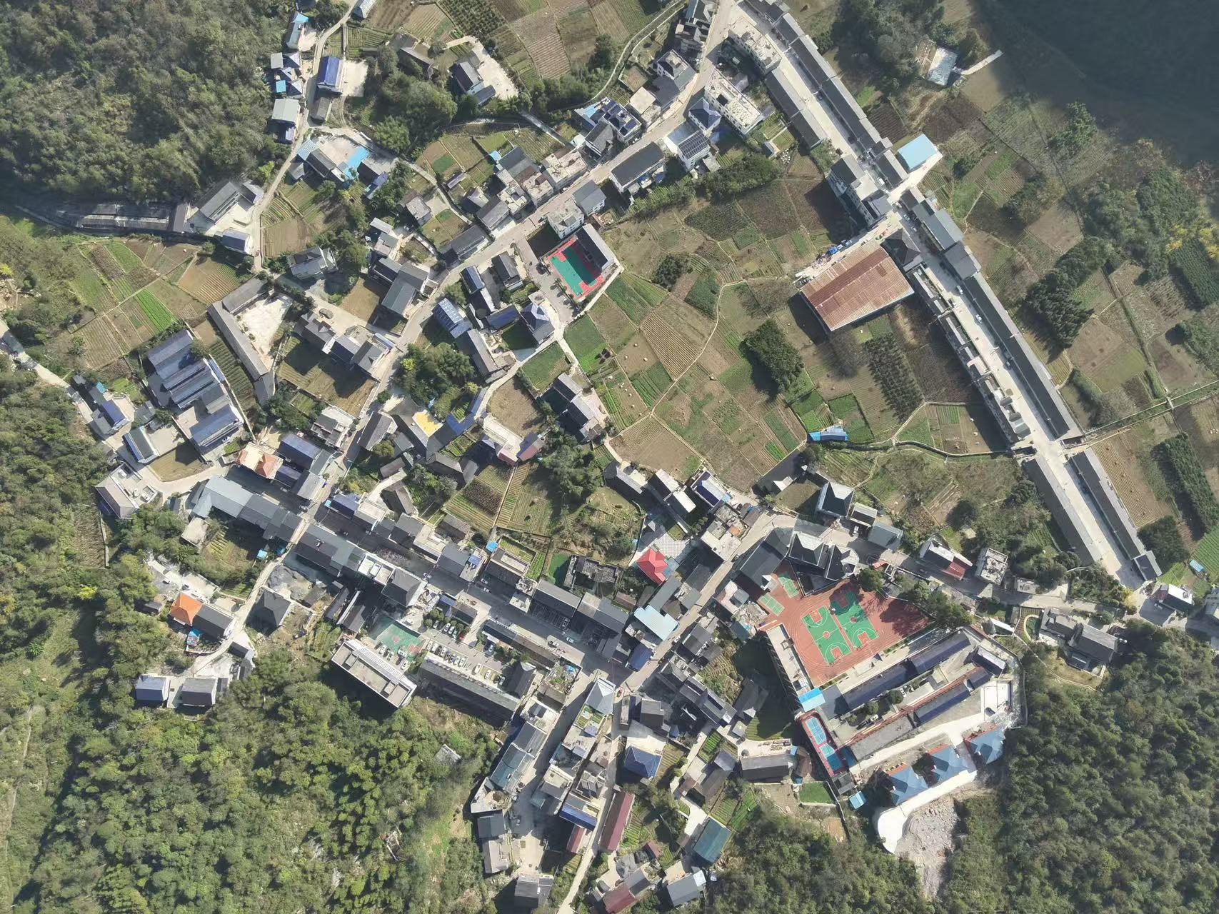 八大公山镇：严审手续创新巡查 让违建无处遁形