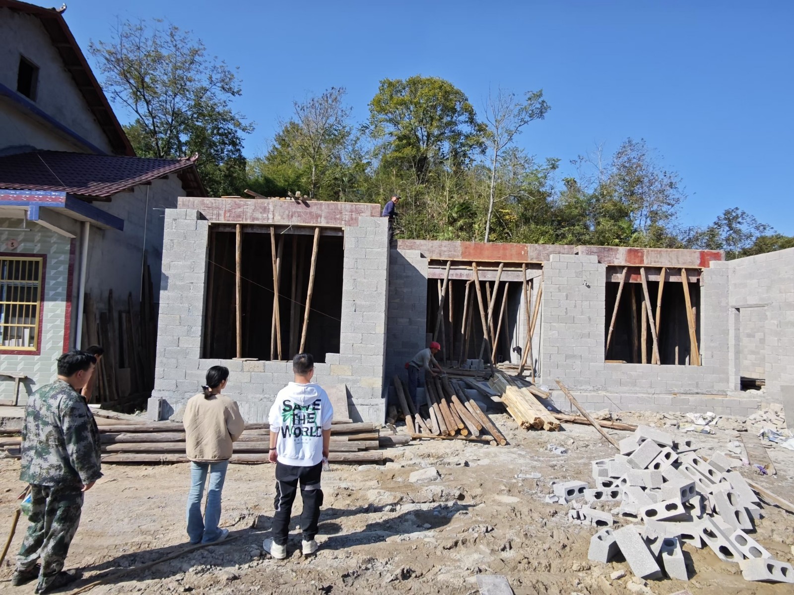 上河溪乡开展建房安全检查 拧紧建房“安全阀”