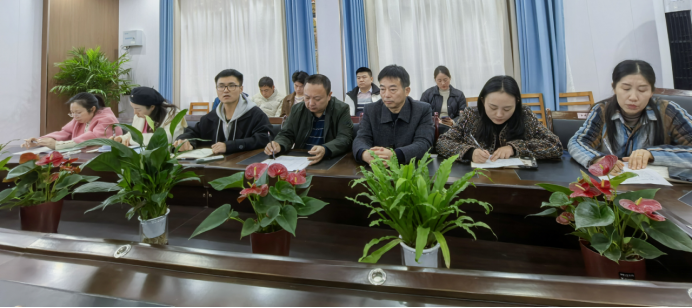 马合口学校：“双线”研修践行义务教育新课标