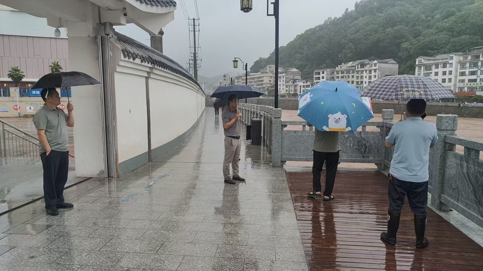澧源镇第一小学：教师齐心 坚守校园一线抗洪