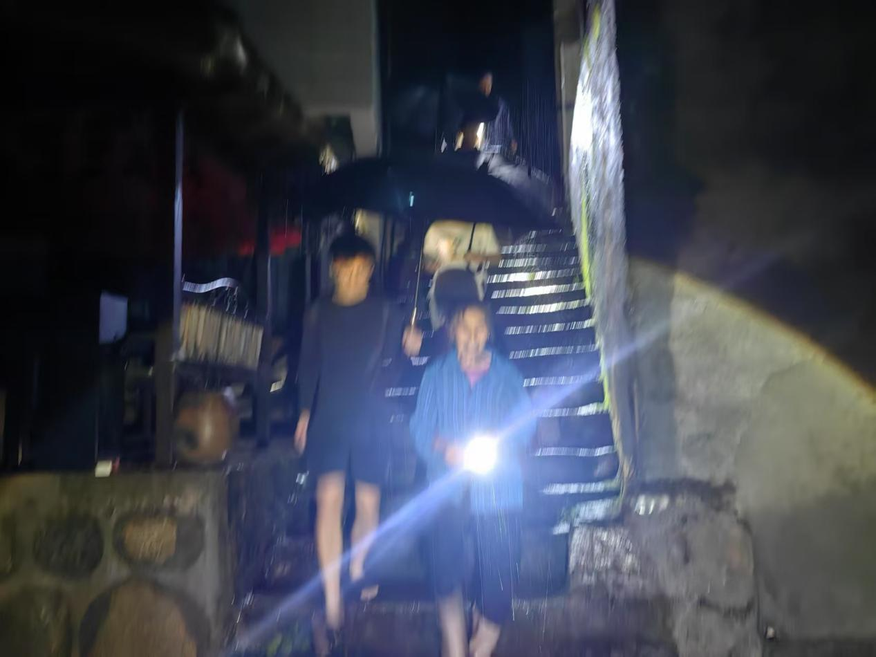 凉水口镇全力以赴开展防汛抗洪救灾工作