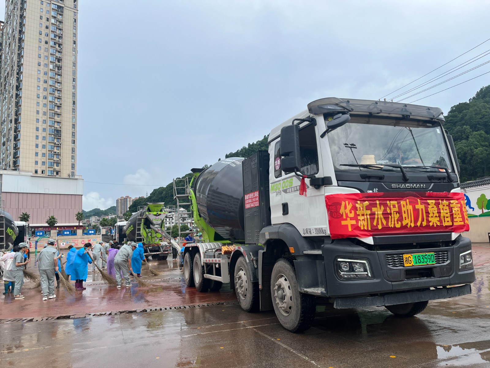 农夫山泉 华新水泥驰援澧源镇第一小学