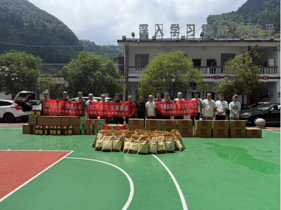 民族团结一家亲 回民商户暖心慰问竹叶坪乡