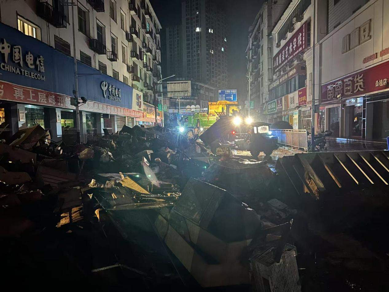 澧源镇：昼夜清淤“加速度” 重筑家园“舒心巢”