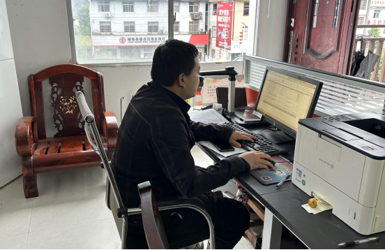 罗亮：雨夜无眠查灾情 基层应急践初心