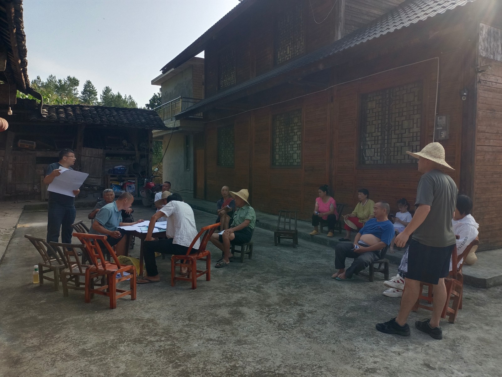 屋场会话禁限烧 陈家河镇打响“秸秆禁烧保卫战”