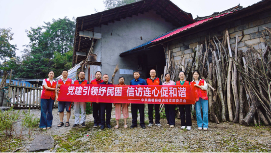 桑植县信访局组织开展慰问“空巢老人”活动