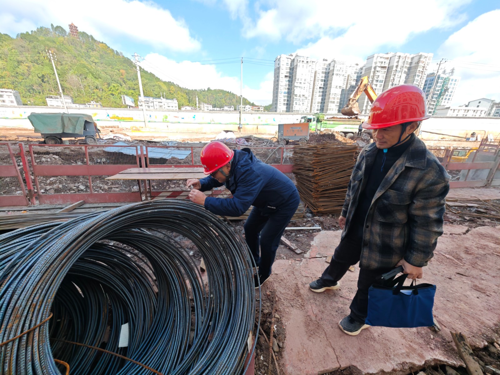 桑植县建设工程安全监督站开展“瘦身钢筋”专项整治行动