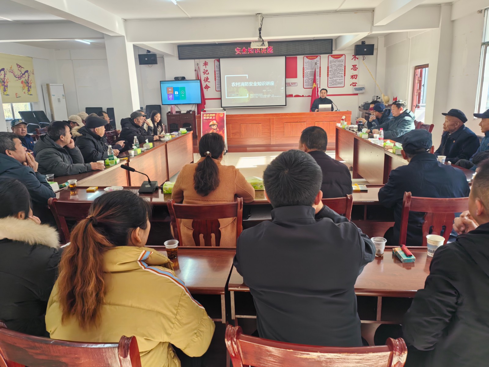 入村传消防，实操护平安——竹叶坪乡金龙村开展消防知识专题讲座