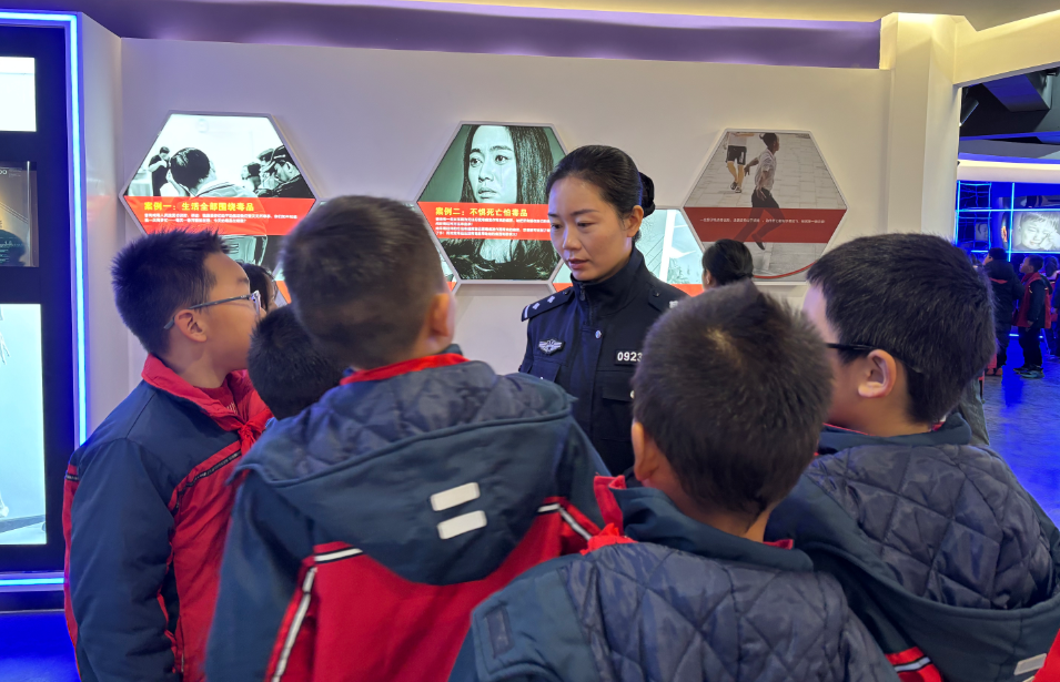 澧源镇第一小学袁家坪分校：沉浸式课堂筑牢“青春防护墙”