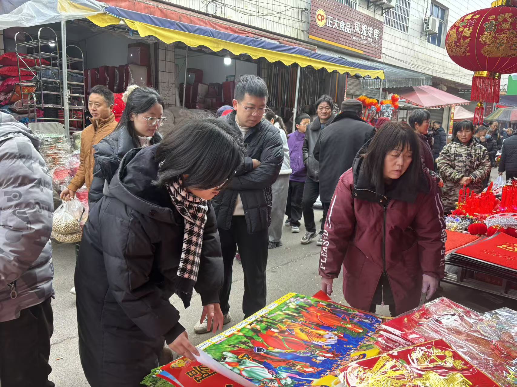 陈家河镇开展“扫黄打非”专项检查 净化集市小摊小贩经营环境