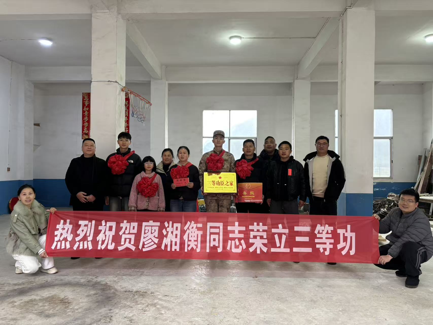 陈家河镇：锣鼓喧天送喜报 荣光上门暖人心