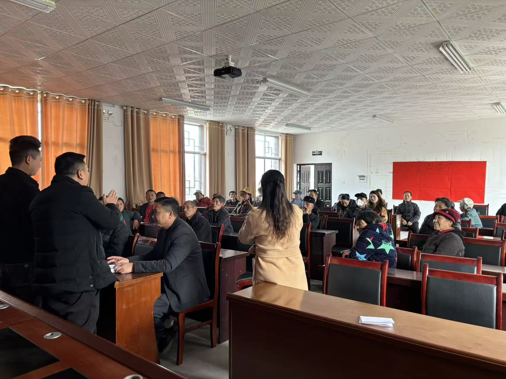 百亩黄蜀葵成基础 蔡家坪村套种产业促增收