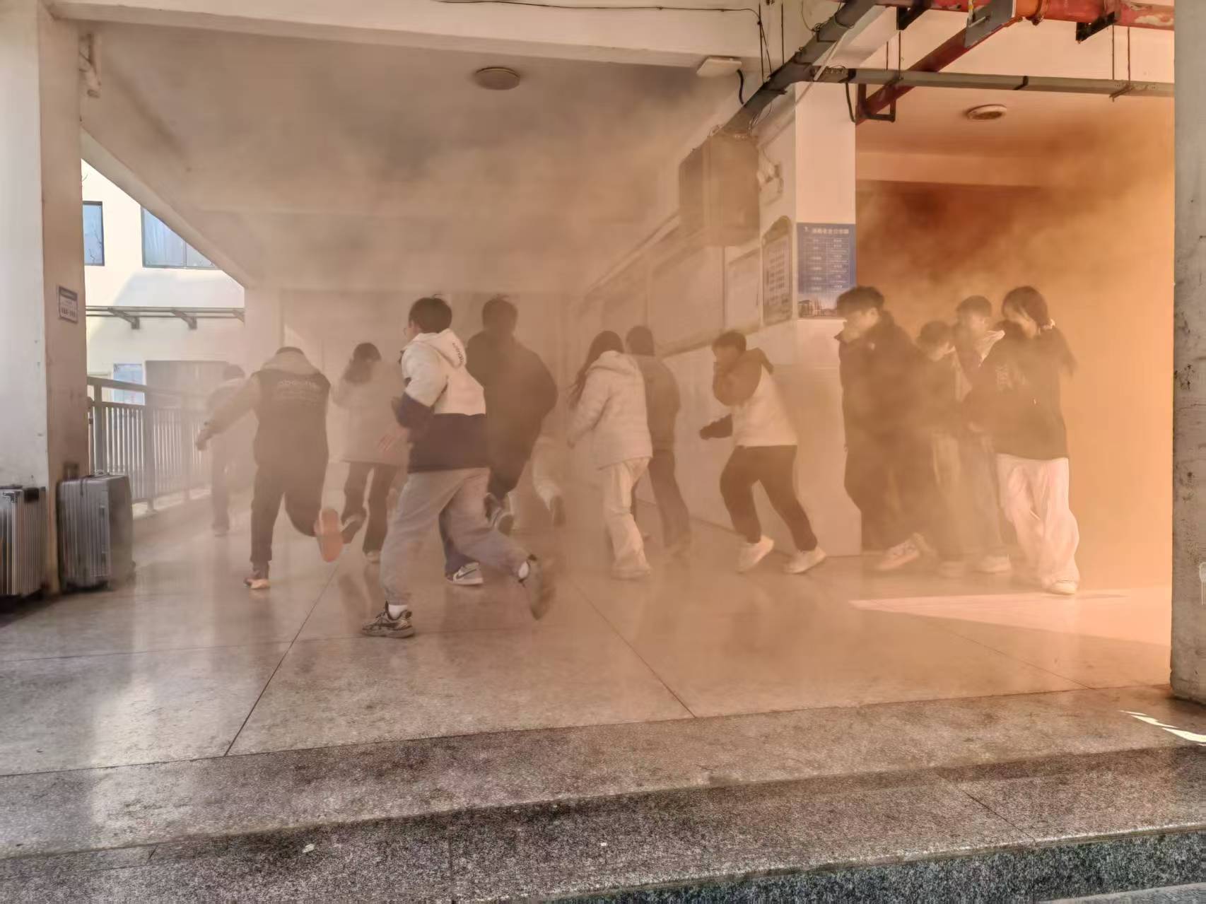 桑植县芙蓉学校开展消防安全演练 筑牢校园安全防线