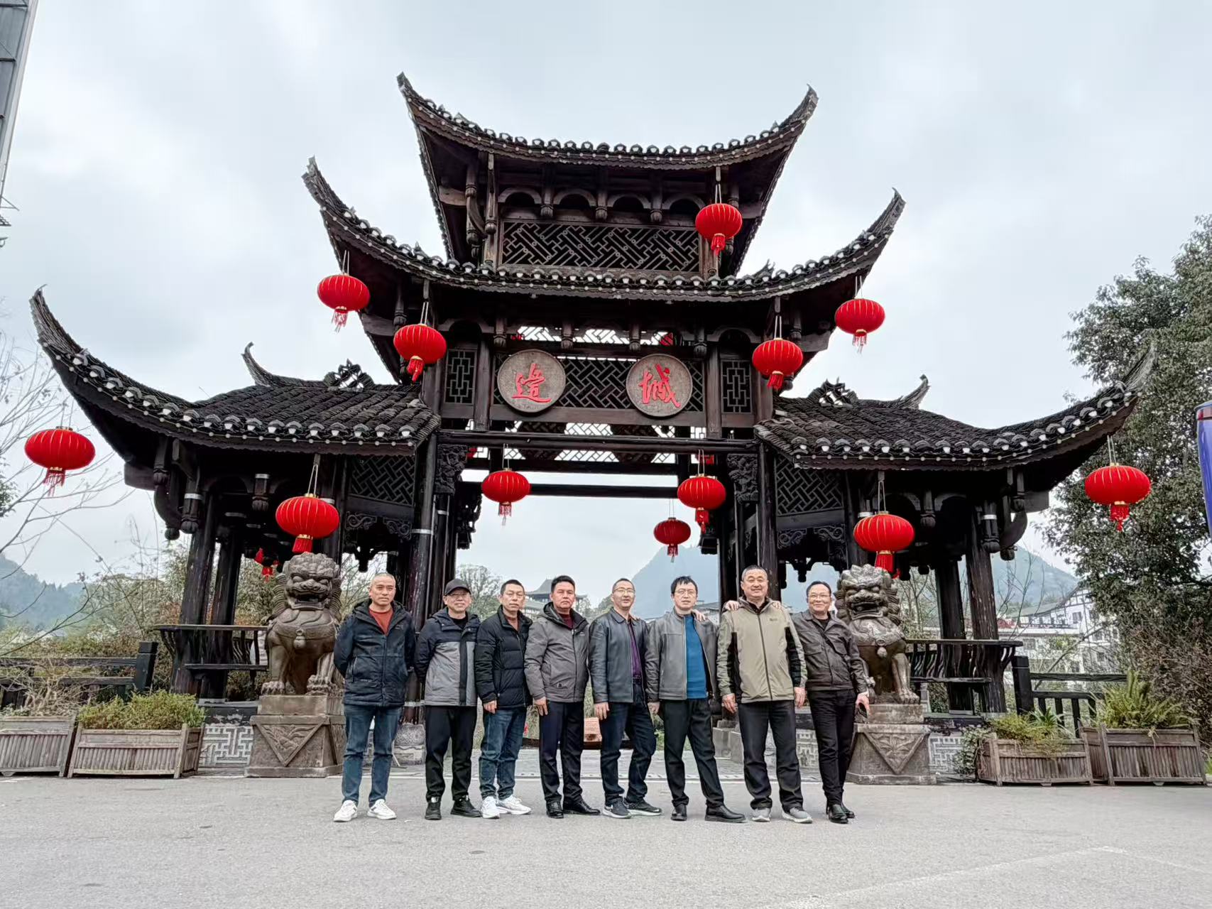 澧源镇第一小学开展“相约边城，共赴春光”教职工春游主题活动