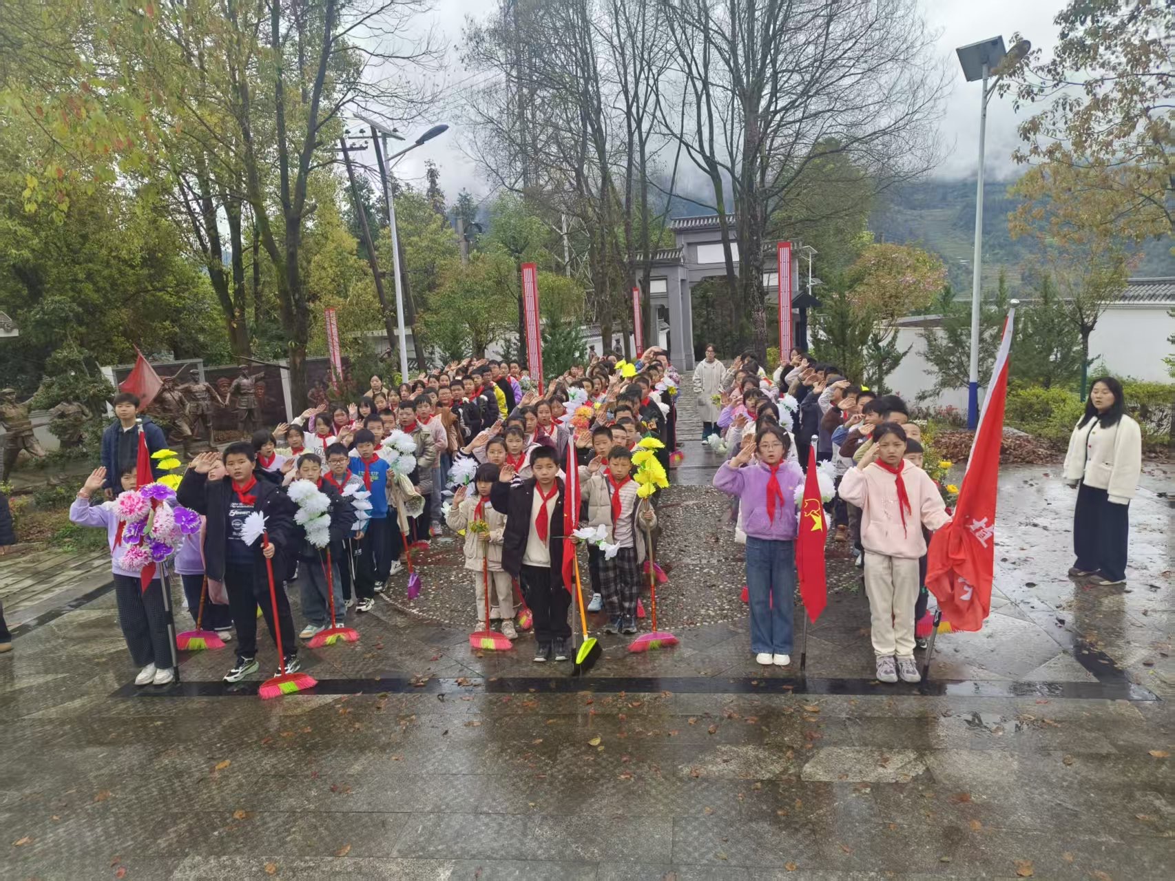 行走的思政課：革命精神薪火傳，教書育人守初心