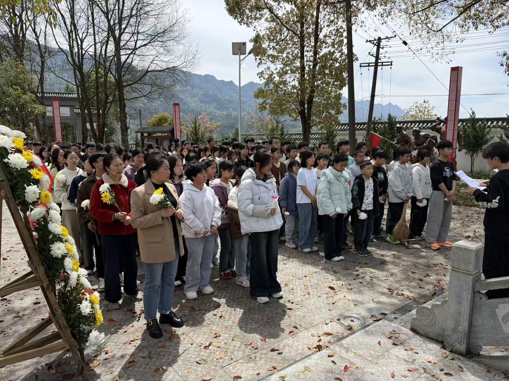 陈家河中学开展2026年清明节祭扫活动