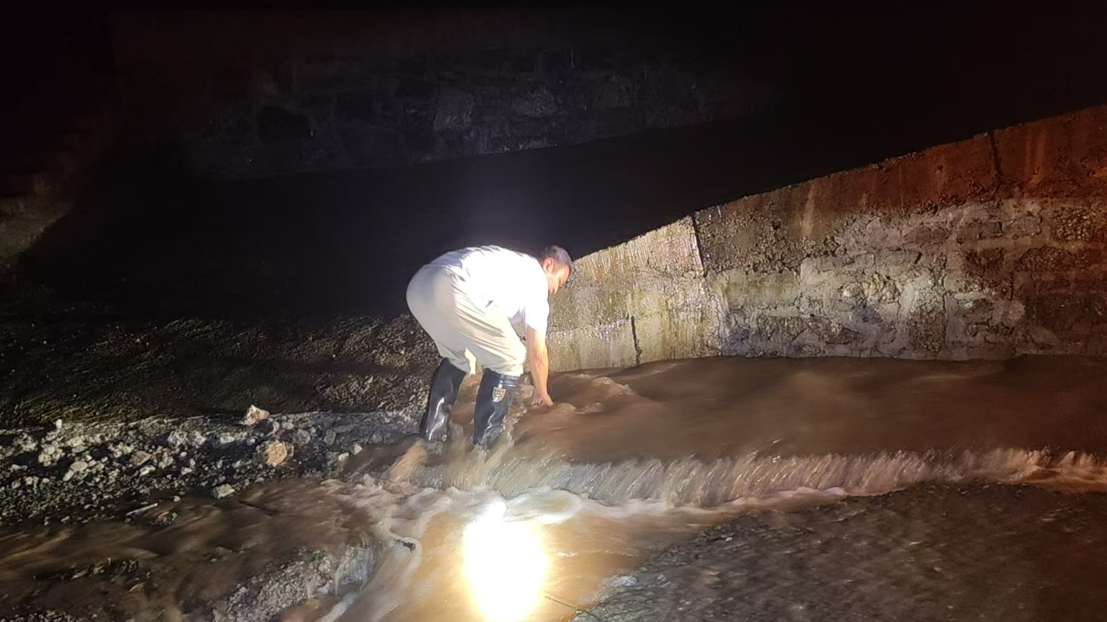 上河溪乡全力打赢强暴雨防汛抢险保卫战