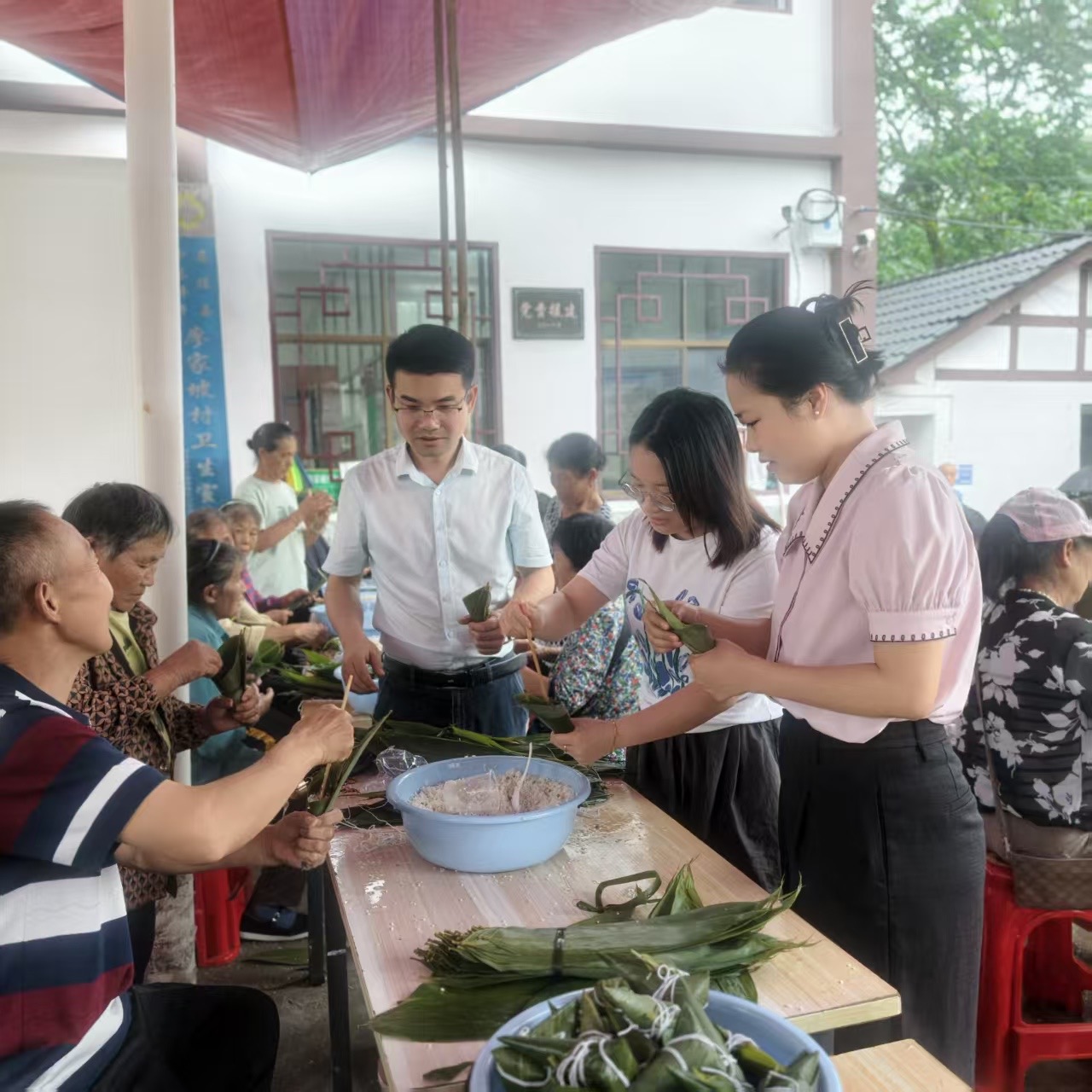 【网评】粽叶飘香处，最是暖民心  ——从廖家坡村端午节活动看基层治理的“同心结”