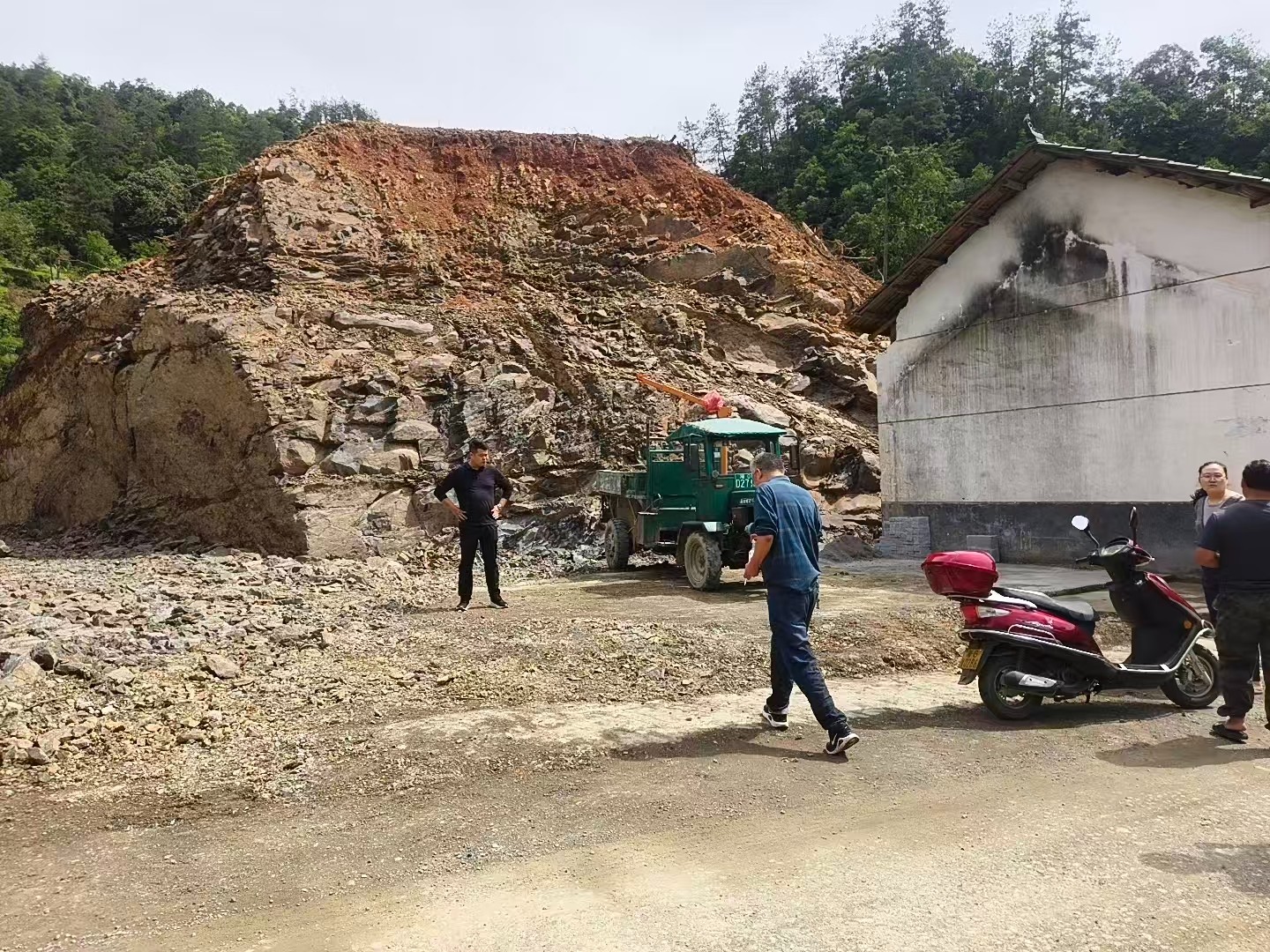 芙蓉桥白族乡：优化农房审批服务 便民代办暖民心