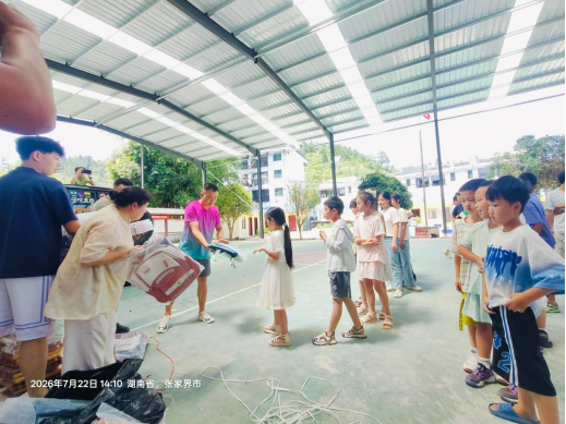 上河溪乡：党群服务中心里的“小课桌” 接住了企业“大爱心”